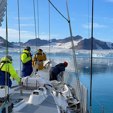 sailing into ice - svalbard